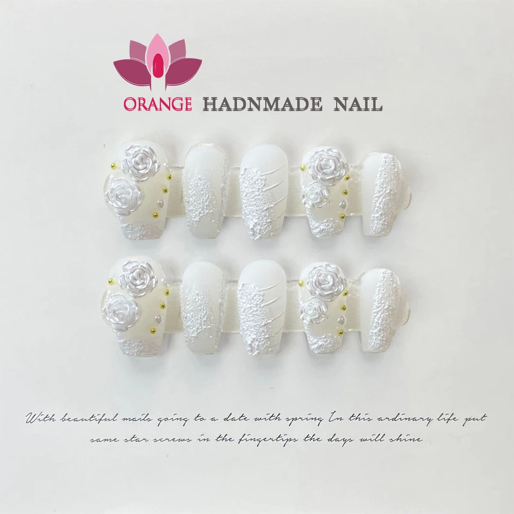 Almond Handmade False Nail With Design Medium Length Heart Design Manicuree Wearable Full Cover Artificial Professional Nail Art